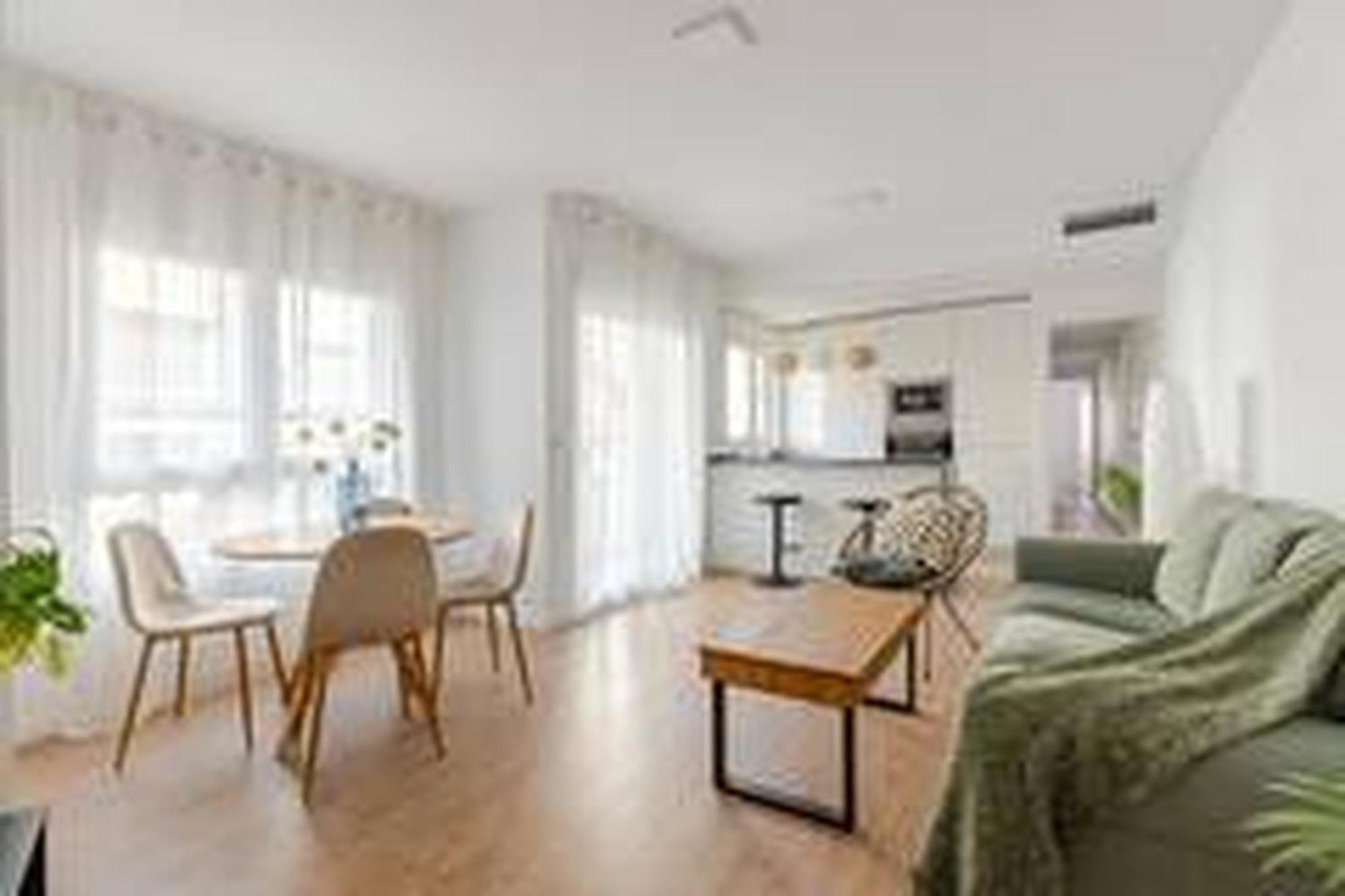 Águilas Apartamentos Nuevo Con Aire Y Wifi מראה חיצוני תמונה
